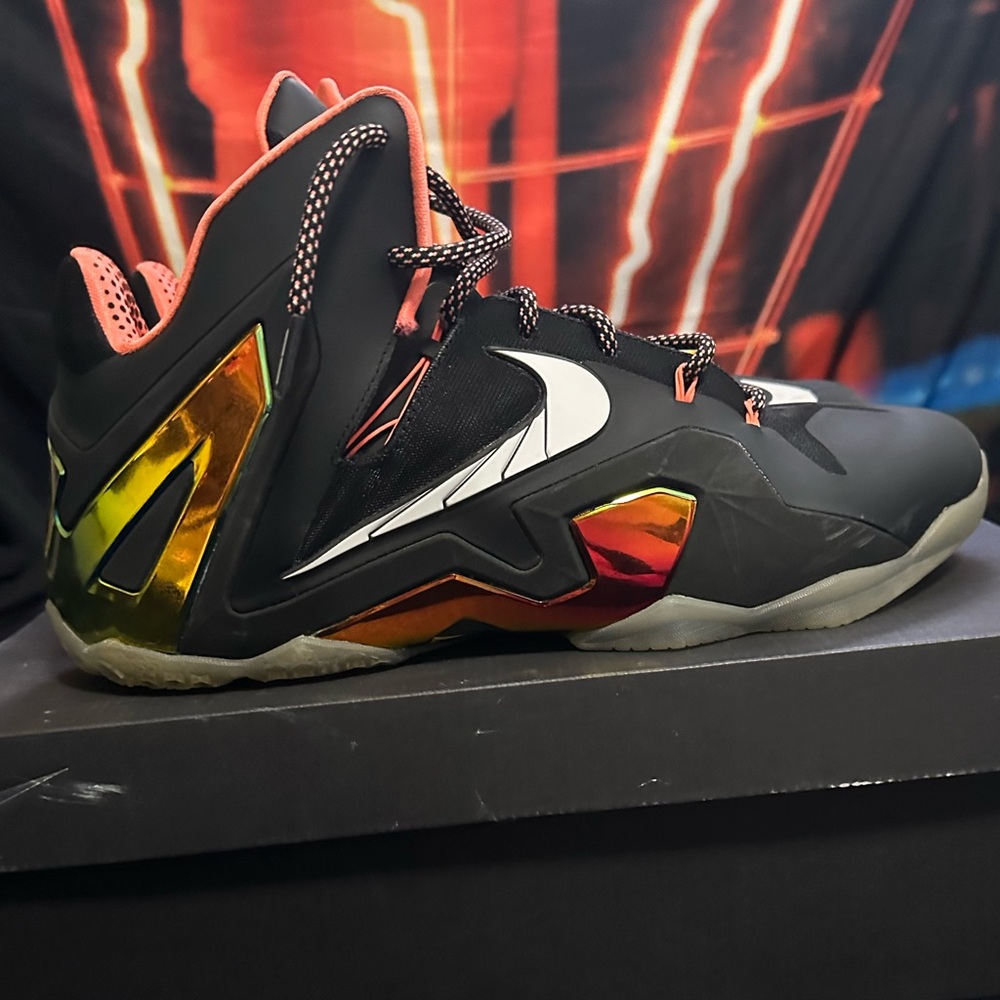 Lebron 11 elite gold pack sample pair